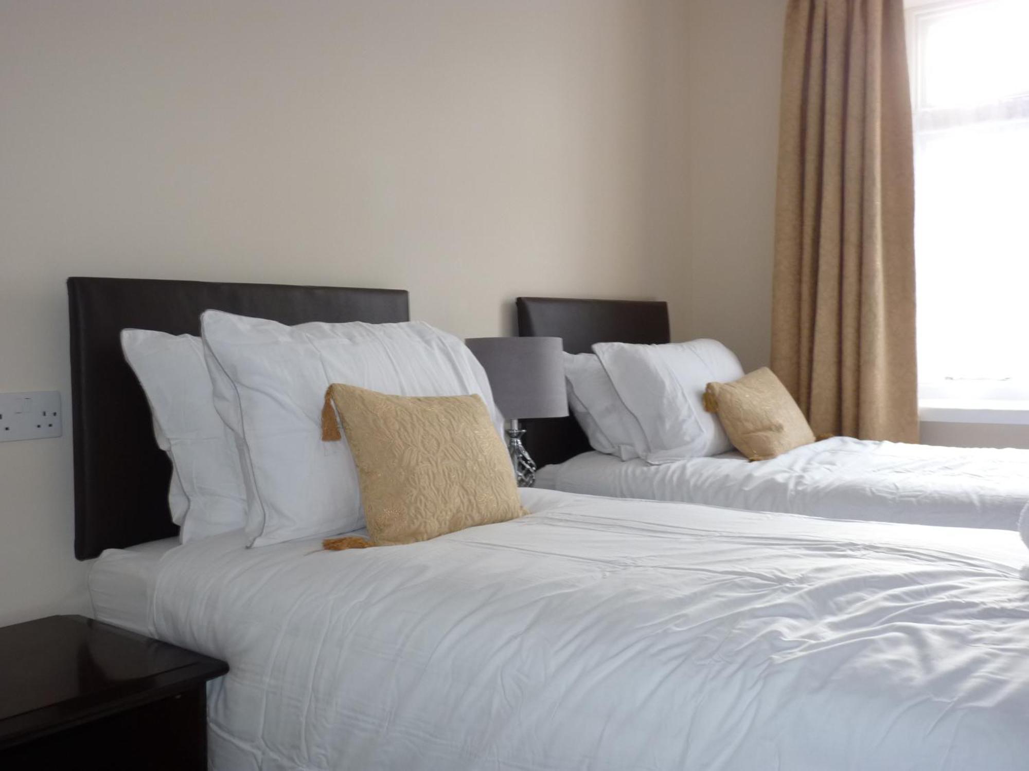 Seven Stars - Bed & Breakfast & Restaurant オークハンプトン エクステリア 写真